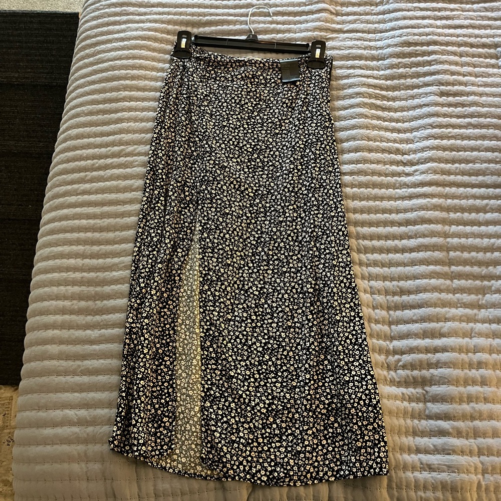 H&M Black and White Floral Pencil Skirt